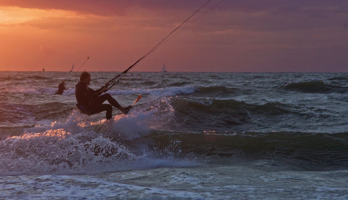 Kitesurfer bij Scheveningen