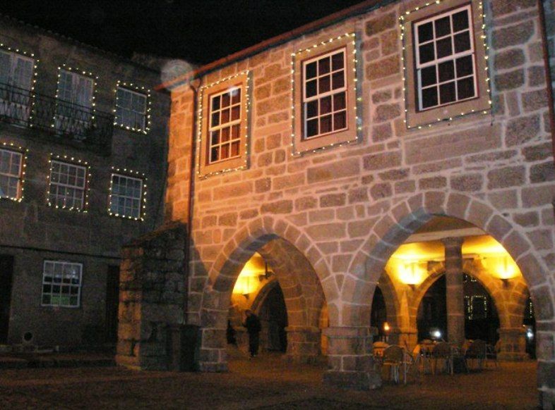 PORTUGAL - Guimarães old centre by night