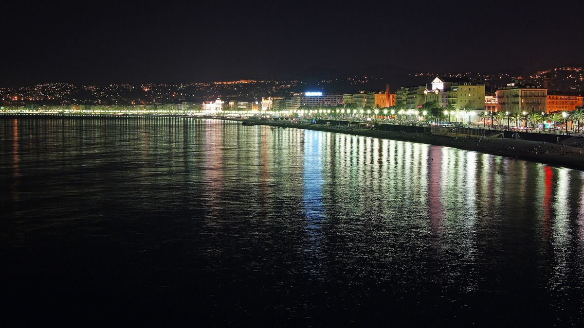 Nice by night