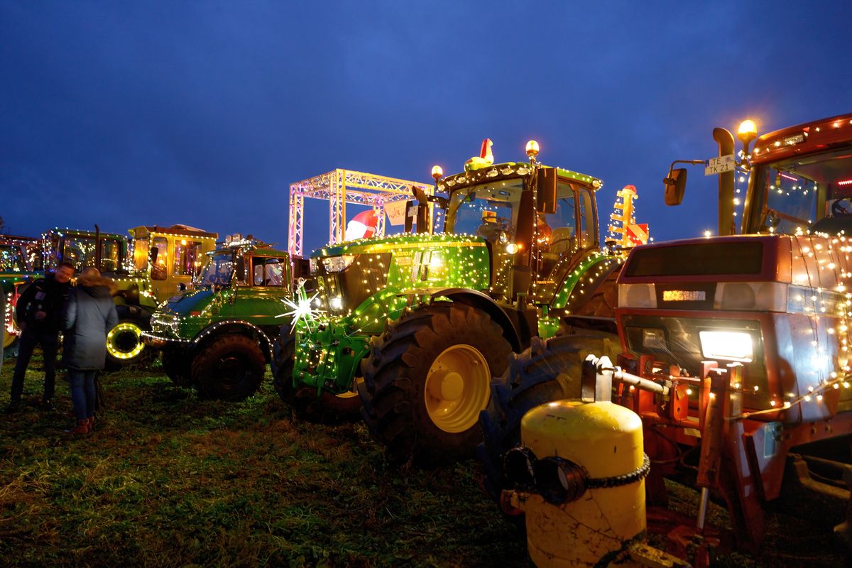 Eine Impression von den Sammelpunkt des Traktor Konvois "Einen Funken Hoffnung" in Spelle